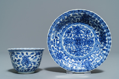 Een gevarieerde collectie Chinees blauwwit porselein, Kangxi