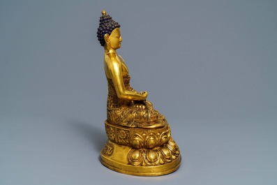 Une grande figure d'Amitayus en bronze dor&eacute;, Chine, 19/20&egrave;me