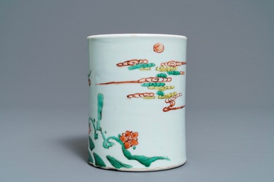 Un pot &agrave; pinceaux en porcelaine de Chine famille verte, Kangxi