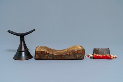 A Philippine Igorot wooden bowl, two African headrests and a comb, 1st half 20th C.