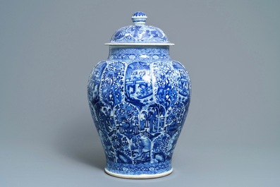 Een grote Chinese blauwwitte dekselvaas, Kangxi