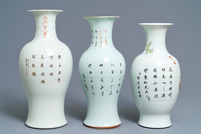 Trois vases en porcelaine de Chine famille rose, 19/20&egrave;me