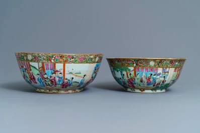 Quatre bols en porcelaine de Chine bleu et blanc, famille rose et de style Imari, 18/19&egrave;me