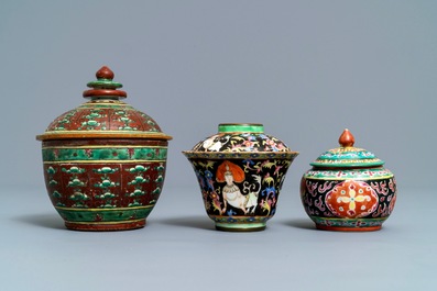 Five Chinese Thai market Bencharong-style bowls, 19th C.