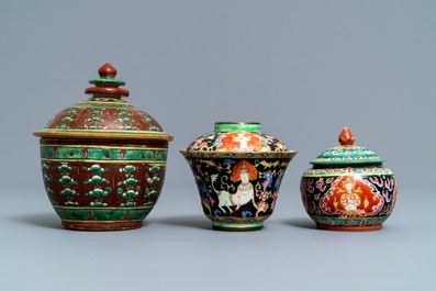 Five Chinese Thai market Bencharong-style bowls, 19th C.