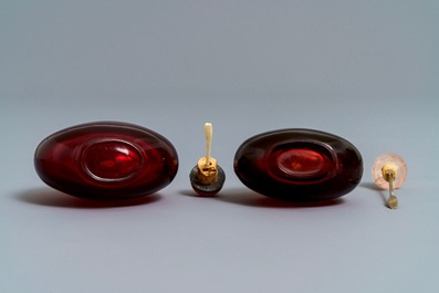 Deux tabati&egrave;res en verre rouge rubis, Chine, 18/19&egrave;me