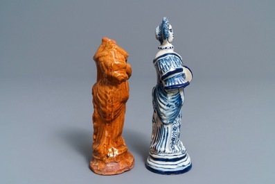 A Frisian Delftware blue and white model of a lady and an earthenware fragment, Harlingen, ca. 1775