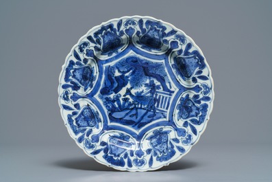 Un bol en porcelaine de Chine bleu et blanc et une assiette de type kraak, Wanli
