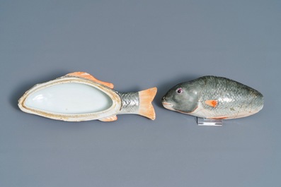 A pair of fine Chinese export fish tureens and covers, Qianlong