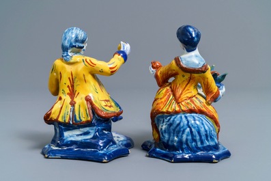 Une paire de figures all&eacute;goriques en fa&iuml;ence de Delft polychrome, 18&egrave;me