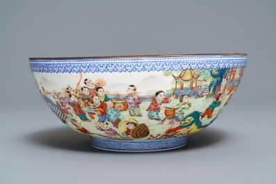 A Chinese famille rose '100 boys' eggshell bowl, Qianlong mark, 20th C.
