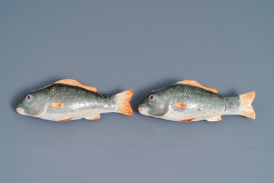 Une paire de terrines couvertes en forme de poissons en porcelaine de Chine, Qianlong