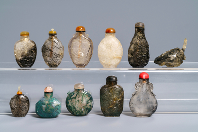 Eleven Chinese famille agate and quartz snuff bottles, 19/20th C.