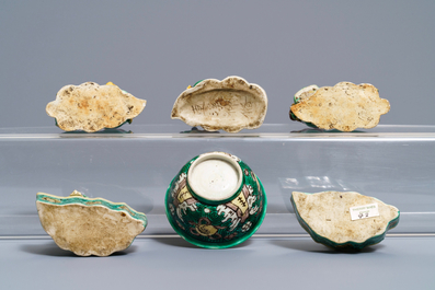 Five Chinese verte biscuit models of Buddhist lions and a bowl, Kangxi