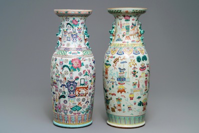 Deux vases en porcelaine de Chine famille rose &agrave; d&eacute;cor d'antiquit&eacute;s, 19&egrave;me