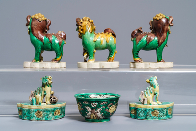 Five Chinese verte biscuit models of Buddhist lions and a bowl, Kangxi