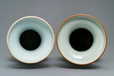 Deux vases en porcelaine de Chine famille rose &agrave; d&eacute;cor d'antiquit&eacute;s, 19&egrave;me
