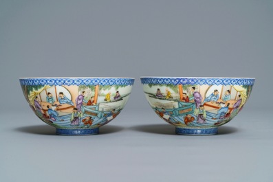 Une paire de bols en porcelaine de Chine coquillle d'oeuf, marque de Qianlong, 20&egrave;me