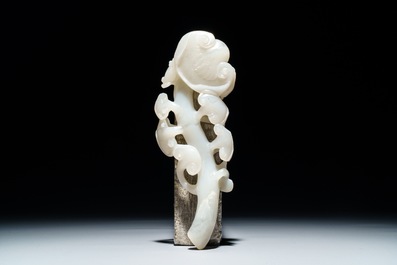 Een Chinees model van een lingzhi paddenstoel in witte jade, 19/20e eeuw