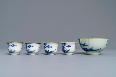 Une collection vari&eacute;e en porcelaine de Chine 'Bleu de Hue' pour le Vietnam, 19&egrave;me