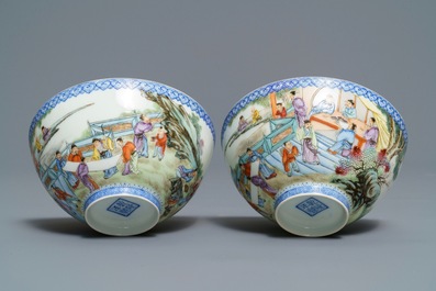 Une paire de bols en porcelaine de Chine coquillle d'oeuf, marque de Qianlong, 20&egrave;me