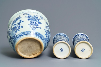 Four Chinese blue and white vases and a jardini&egrave;re, 19th C.