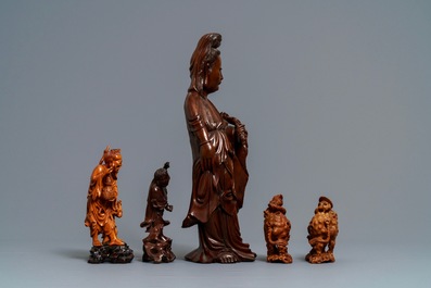 Six figures en bois sculpt&eacute;, Chine, 19/20&egrave;me