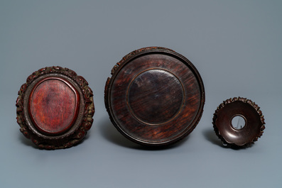 Two Chinese carved bamboo brush pots and five wooden stands, 19/20th C.