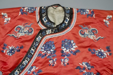 A Chinese woman's embroidered red silk side-opening informal coat, 19th C.