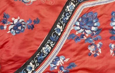 A Chinese woman's embroidered red silk side-opening informal coat, 19th C.