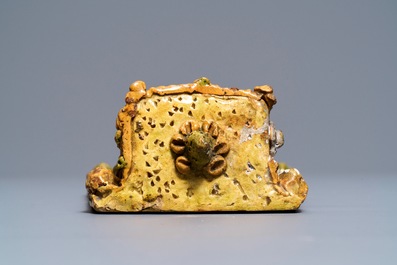 Een wijwatervat in Torhouts aardewerk, 18e eeuw