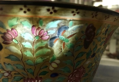 Un grand bol en porcelaine de Chine Bencharong pour le march&eacute; thai, 19&egrave;me