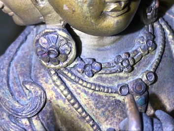 Une figure d'Ushnishavijaya en bronze dor&eacute; incrust&eacute;, Sino-Tibet, 17/18&egrave;me