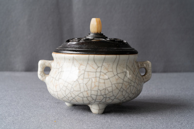 A Chinese ge-type crackle-glazed tripod censer and cover on stand, 19/20th C.