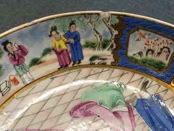 Une paire de tasses et soucoupes en porcelaine de Chine famille rose de Canton, dat&eacute;es 1831