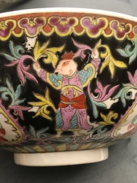 Un grand bol en porcelaine de Chine Bencharong pour le march&eacute; thai, marque de Yongzheng, 19&egrave;me