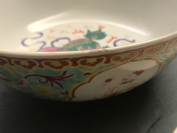 A large Chinese Thai market Bencharong bowl, Yongzheng mark, 19th C.