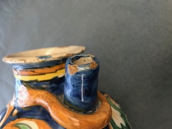 Een siroopkan in Italiaanse majolica, Montelupo, 17e eeuw