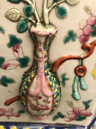 Deux vases en porcelaine de Chine famille rose, 19&egrave;me