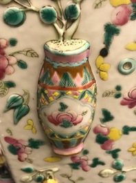 Deux vases en porcelaine de Chine famille rose, 19&egrave;me