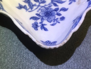 Cinq raviers en forme de coquille en porcelaine de Chine bleu et blanc, Qianlong