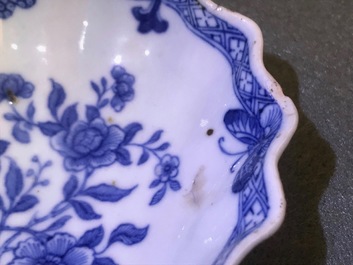 Cinq raviers en forme de coquille en porcelaine de Chine bleu et blanc, Qianlong