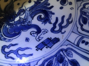 A Chinese blue and white kraak porcelain 'dragon' dish, Wanli