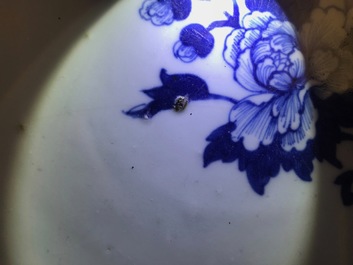 Une paire de bols en porcelaine de Chine bleu et blanc, Yongzheng/Qianlong