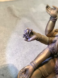 Een ingelegde verguld bronzen figuur van Vasudhara, Tibet of Nepal, 18/19e eeuw