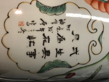 Un vase en porcelaine de Chine famille rose &agrave; double d&eacute;cor, 19/20&egrave;me