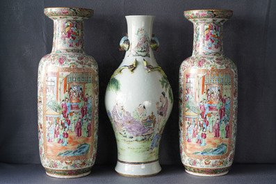 Trois vases en porcelaine de Chine famille rose de Canton, 19&egrave;me