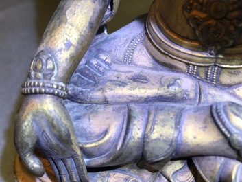 Een Sino-Tibetaanse verguld bronzen figuur van een Witte Tara, Ming