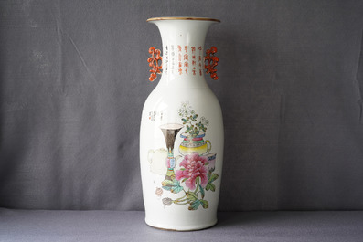 A Chinese famille rose two-sided design vase, 19/20th C.