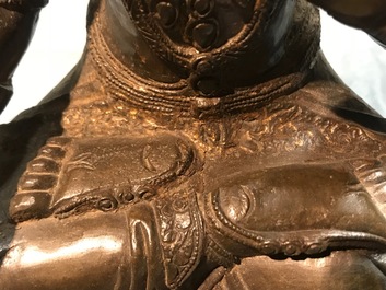 Een Chinese Ming-stijl bronzen figuur van Boeddha, Qianlong